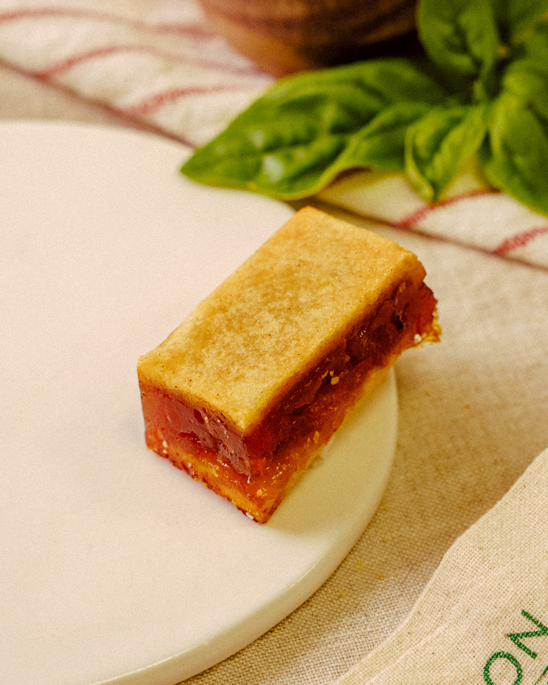 Pièce cocktail : Entremet à la mangue et sablé aux amandes – Filon